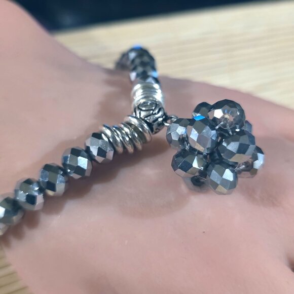 Artisan Dark Silver Faceted Crystal Beads and Bauble Pendant Stretch Bracelet - Picture 2 of 4